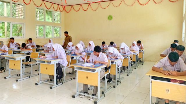 ASESMEN SUMATIF SEKOLAH TP 2022/2023 DI SMP NEGERI 74 JAKARTA